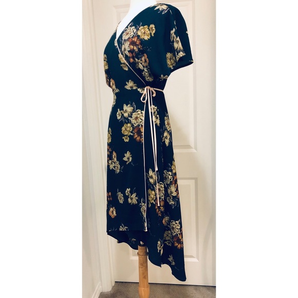 Floral wrap dress with asymmetrical hemline - Picture 2 of 6
